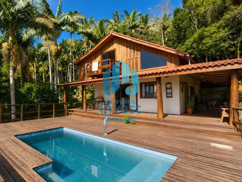 Bela Casa em Meio à Natureza com Vista p/ Lagoa e Pedra Branca, Encantada | Garopaba - SC